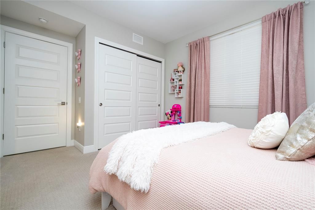 For Sale: $450,000 (3 beds, 3 baths, 1568 Square Feet)