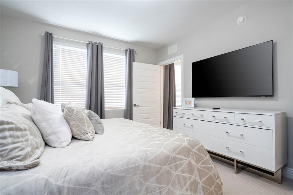 For Sale: $450,000 (3 beds, 3 baths, 1568 Square Feet)