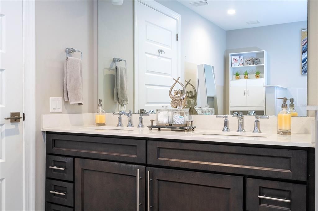 For Sale: $450,000 (3 beds, 3 baths, 1568 Square Feet)