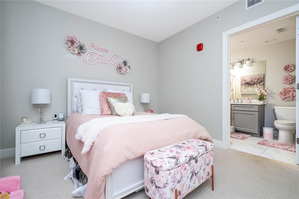 For Sale: $450,000 (3 beds, 3 baths, 1568 Square Feet)