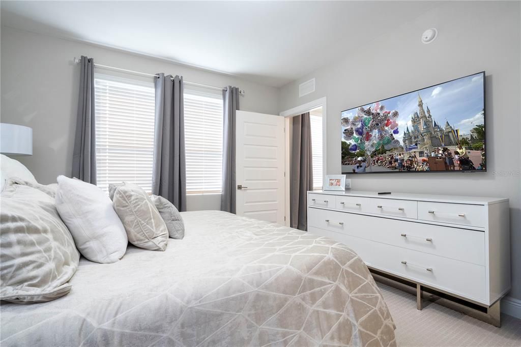 For Sale: $450,000 (3 beds, 3 baths, 1568 Square Feet)