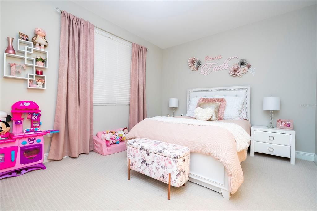 For Sale: $450,000 (3 beds, 3 baths, 1568 Square Feet)