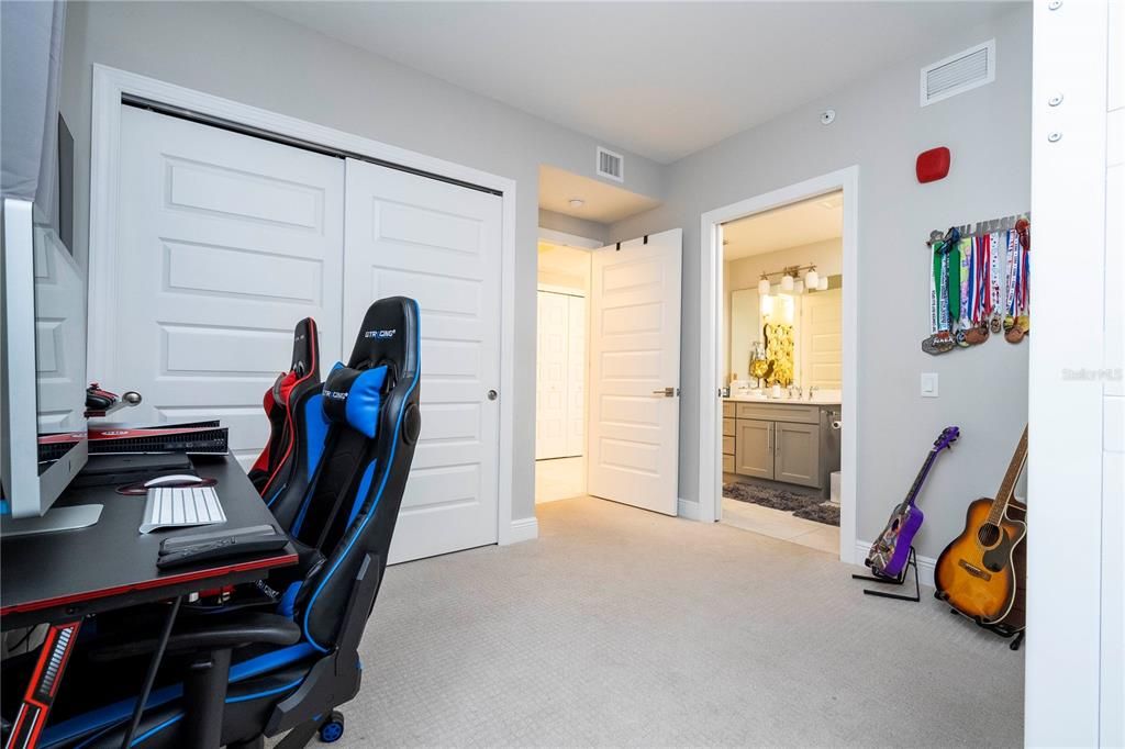 For Sale: $450,000 (3 beds, 3 baths, 1568 Square Feet)