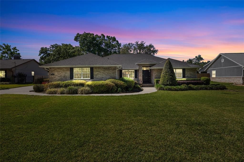 Recently Sold: $410,000 (3 beds, 2 baths, 2386 Square Feet)