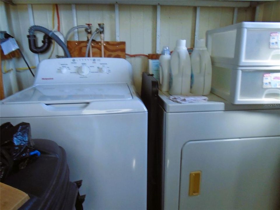 For Sale: $99,000 (2 beds, 1 baths, 852 Square Feet)