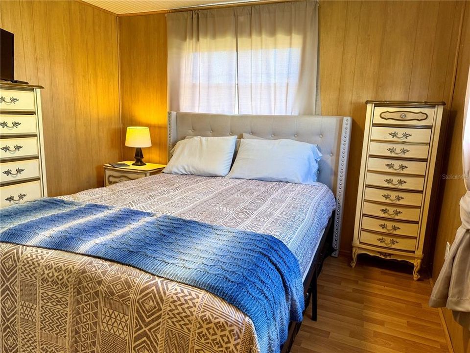 For Sale: $99,000 (2 beds, 1 baths, 852 Square Feet)