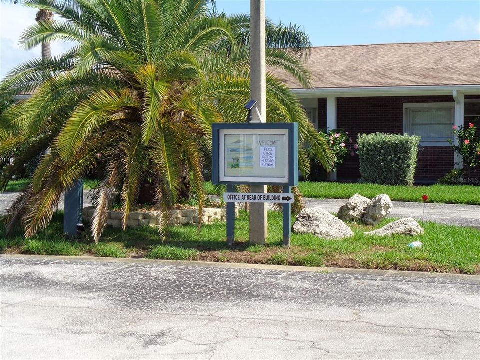 For Sale: $99,000 (2 beds, 1 baths, 852 Square Feet)