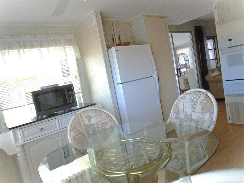 For Sale: $99,000 (2 beds, 1 baths, 852 Square Feet)