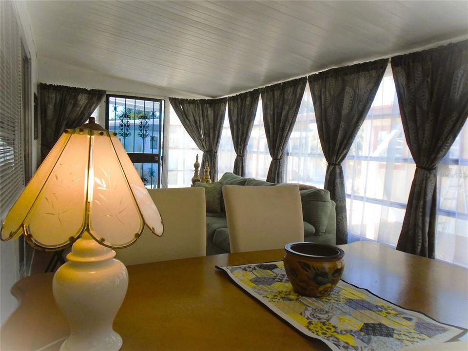 For Sale: $99,000 (2 beds, 1 baths, 852 Square Feet)