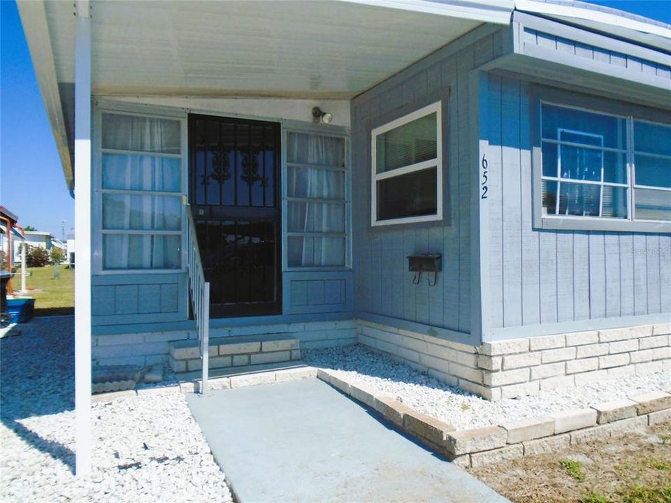 For Sale: $99,000 (2 beds, 1 baths, 852 Square Feet)