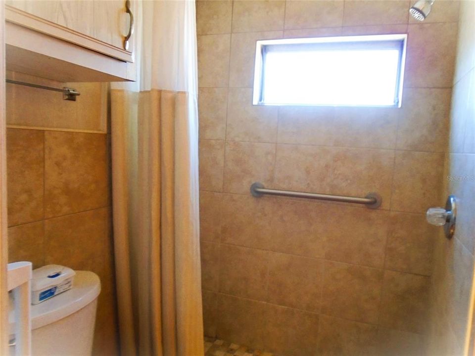 For Sale: $99,000 (2 beds, 1 baths, 852 Square Feet)