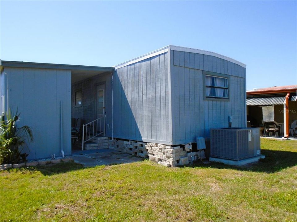 For Sale: $99,000 (2 beds, 1 baths, 852 Square Feet)