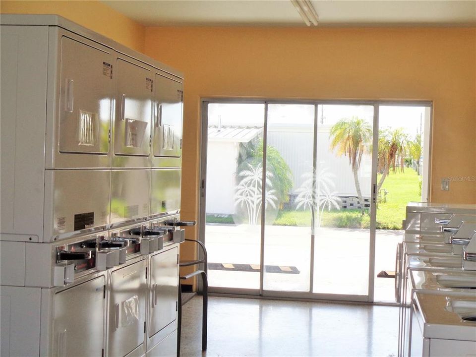 For Sale: $99,000 (2 beds, 1 baths, 852 Square Feet)