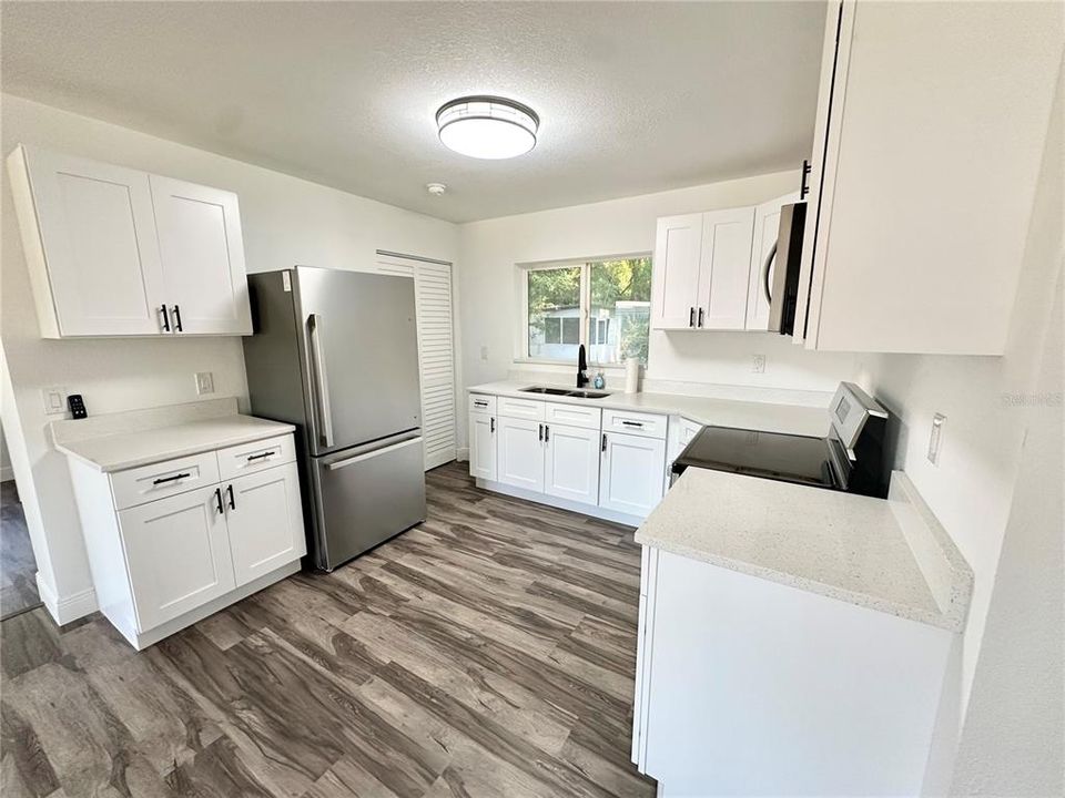 Под контрактом: $234,999 (3 спален, 2 ванн, 1248 Квадратных фут)