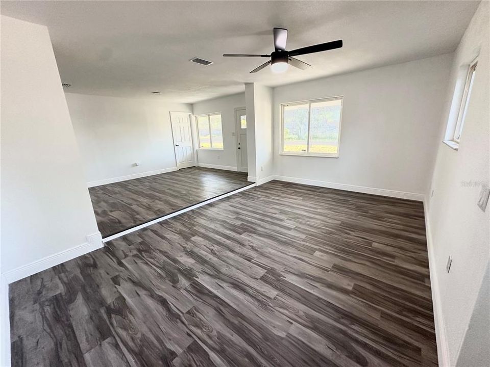 Под контрактом: $234,999 (3 спален, 2 ванн, 1248 Квадратных фут)