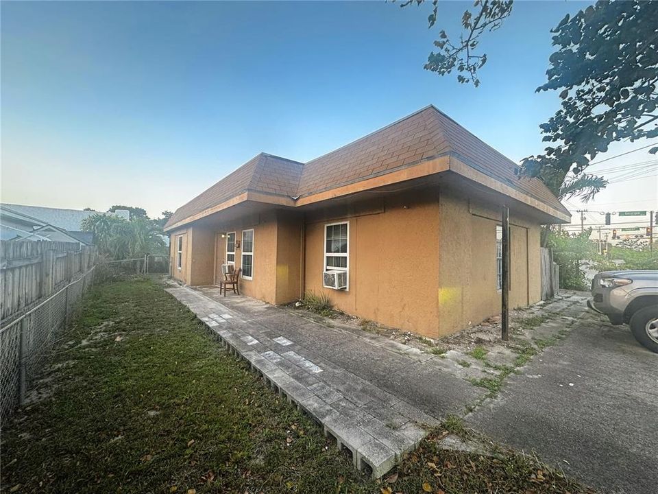 Vendido Recientemente: $299,999 (3 camas, 2 baños, 1151 Pies cuadrados)