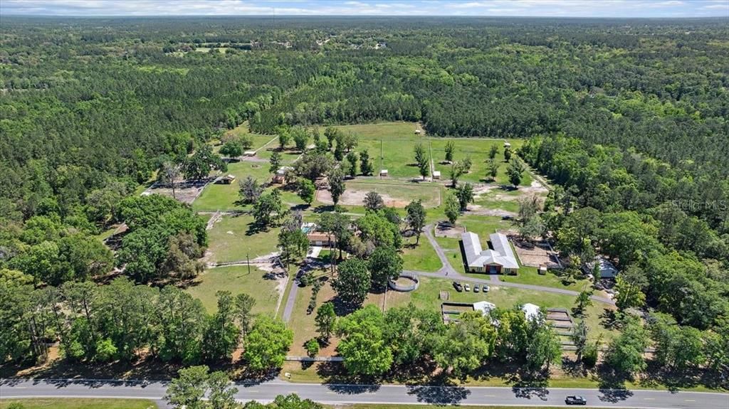 Недавно продано: $1,950,000 (5 спален, 4 ванн, 5088 Квадратных фут)