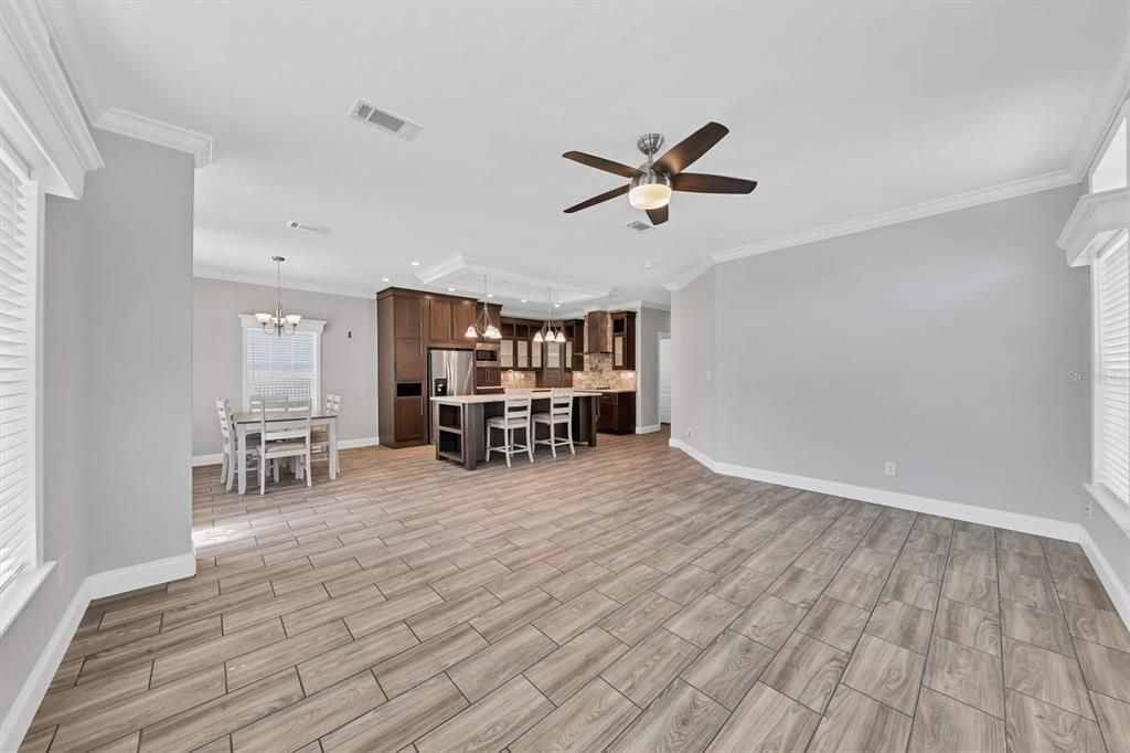 For Sale: $315,000 (2 beds, 2 baths, 1434 Square Feet)