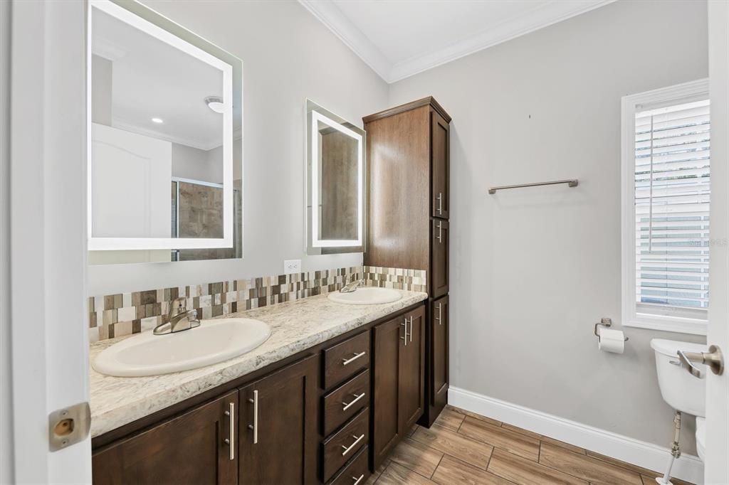 For Sale: $315,000 (2 beds, 2 baths, 1434 Square Feet)