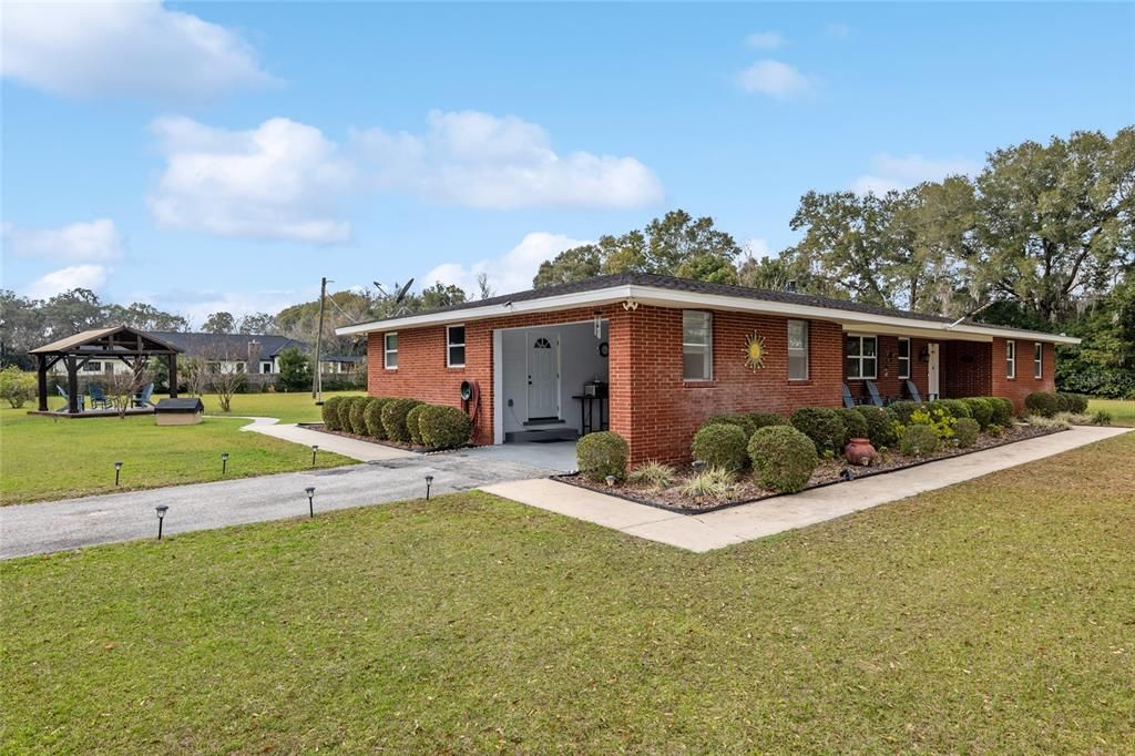 Recently Sold: $519,777 (3 beds, 3 baths, 2221 Square Feet)