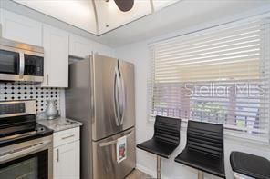 Под контрактом: $2,000 (2 спален, 2 ванн, 1030 Квадратных фут)