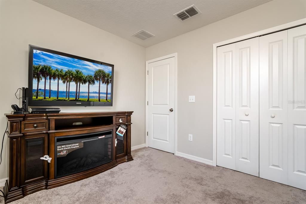 For Sale: $325,000 (4 beds, 2 baths, 2007 Square Feet)