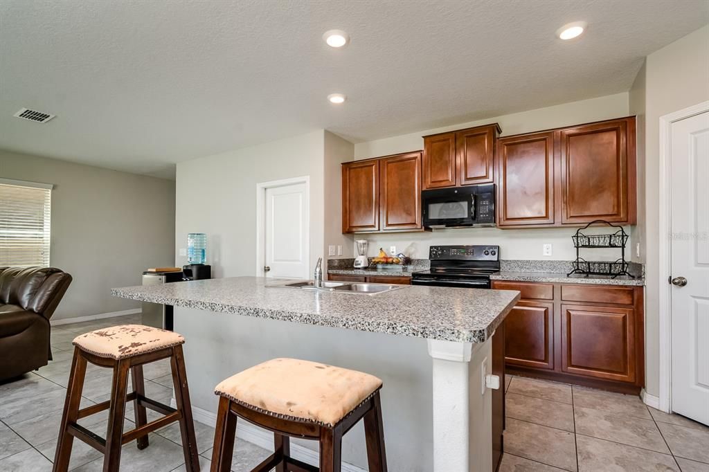 For Sale: $325,000 (4 beds, 2 baths, 2007 Square Feet)