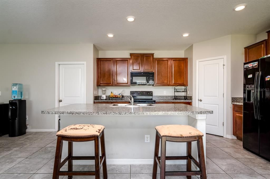 For Sale: $325,000 (4 beds, 2 baths, 2007 Square Feet)