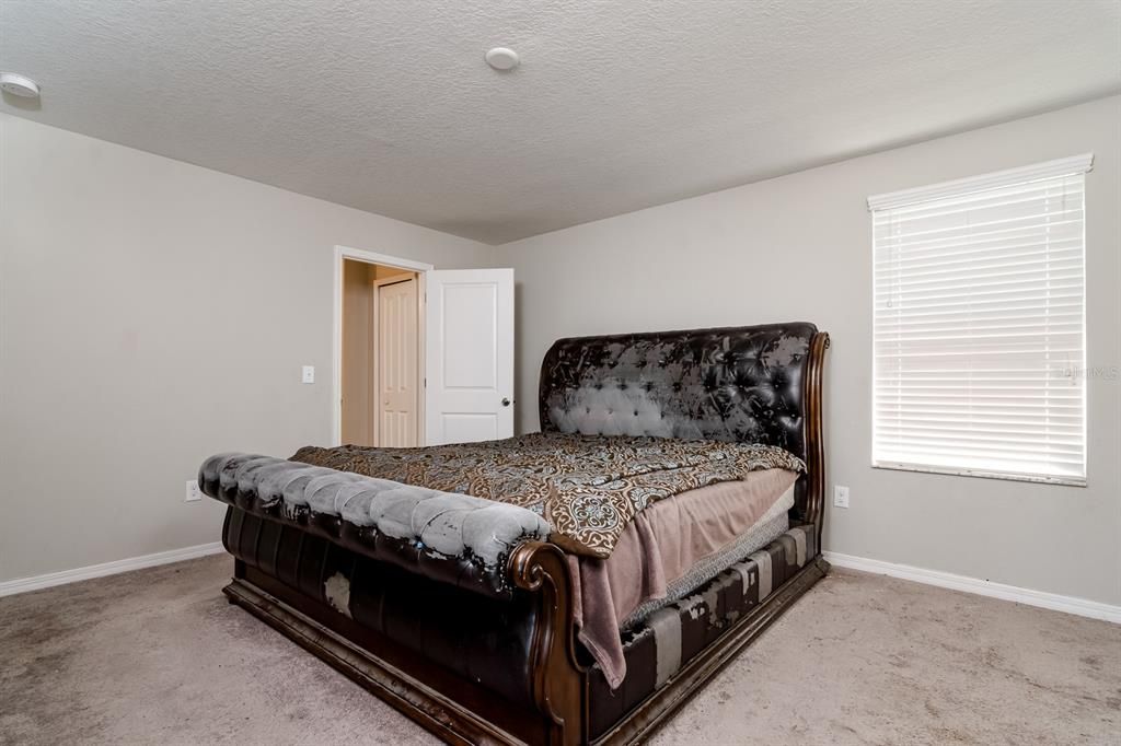 For Sale: $325,000 (4 beds, 2 baths, 2007 Square Feet)