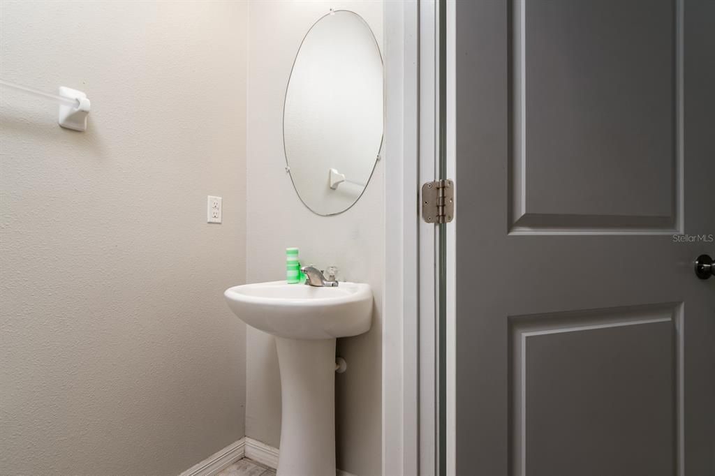 For Sale: $325,000 (4 beds, 2 baths, 2007 Square Feet)