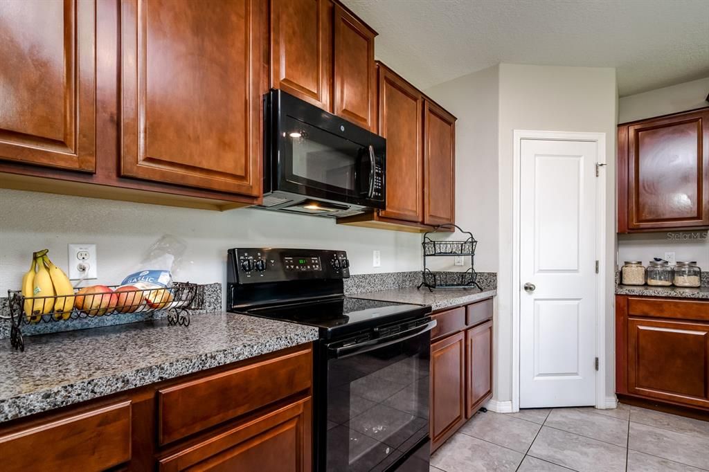 For Sale: $325,000 (4 beds, 2 baths, 2007 Square Feet)