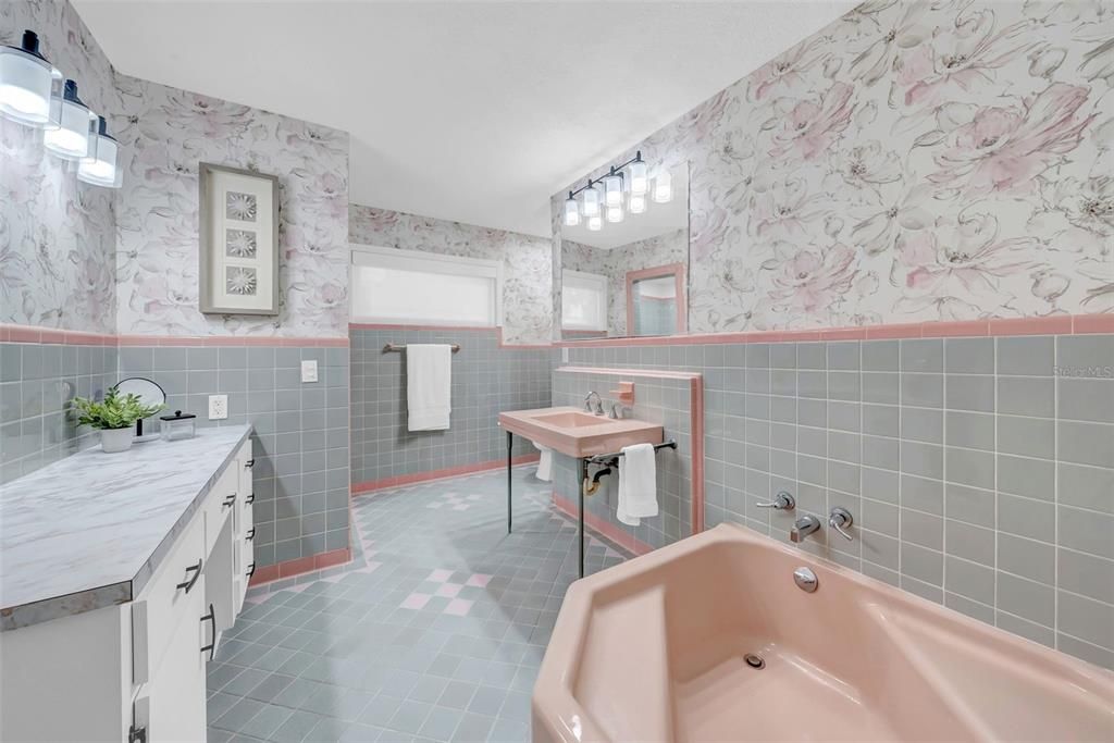 En Venta: $2,675,000 (4 camas, 4 baños, 5460 Pies cuadrados)