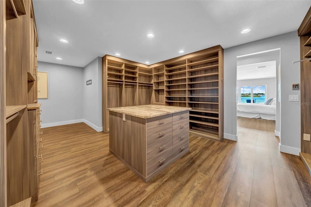 En Venta: $2,675,000 (4 camas, 4 baños, 5460 Pies cuadrados)