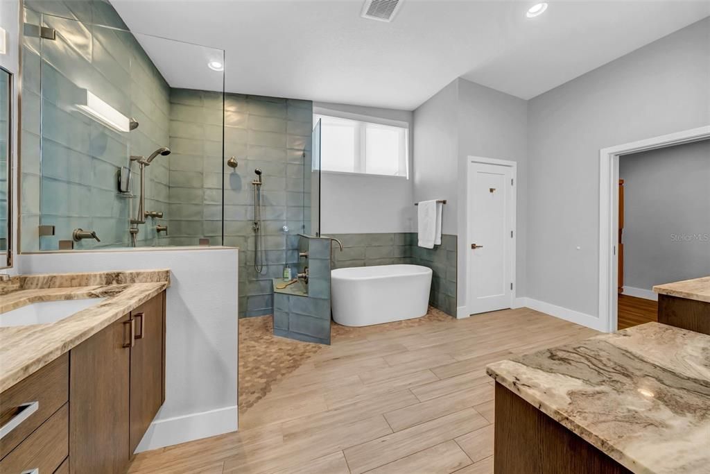 En Venta: $2,675,000 (4 camas, 4 baños, 5460 Pies cuadrados)