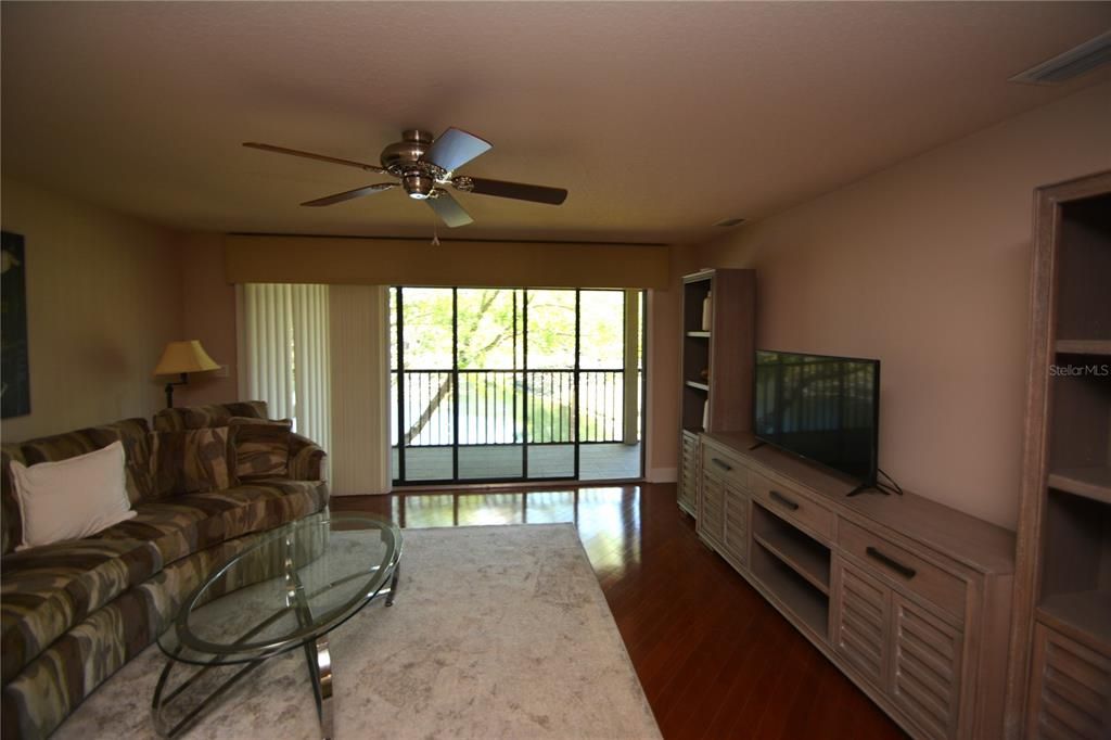 出租: $2,500 (2 贝兹, 2 浴室, 2115 平方英尺)