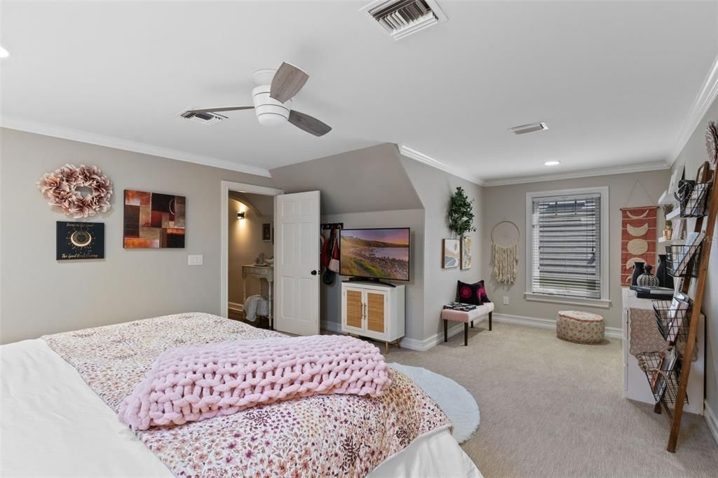 For Sale: $2,100,000 (4 beds, 4 baths, 4100 Square Feet)