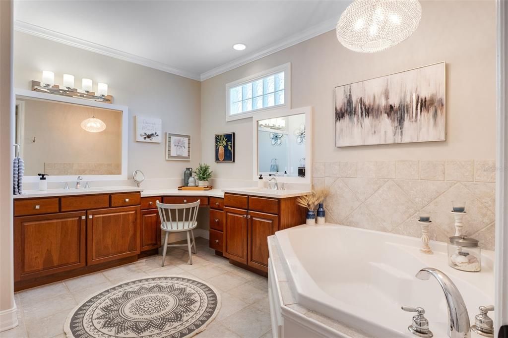 For Sale: $2,100,000 (4 beds, 4 baths, 4100 Square Feet)