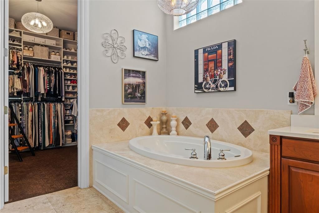 For Sale: $2,100,000 (4 beds, 4 baths, 4100 Square Feet)