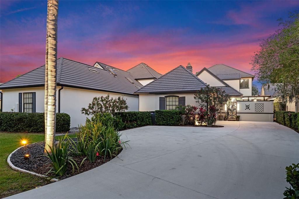 For Sale: $2,100,000 (4 beds, 4 baths, 4100 Square Feet)