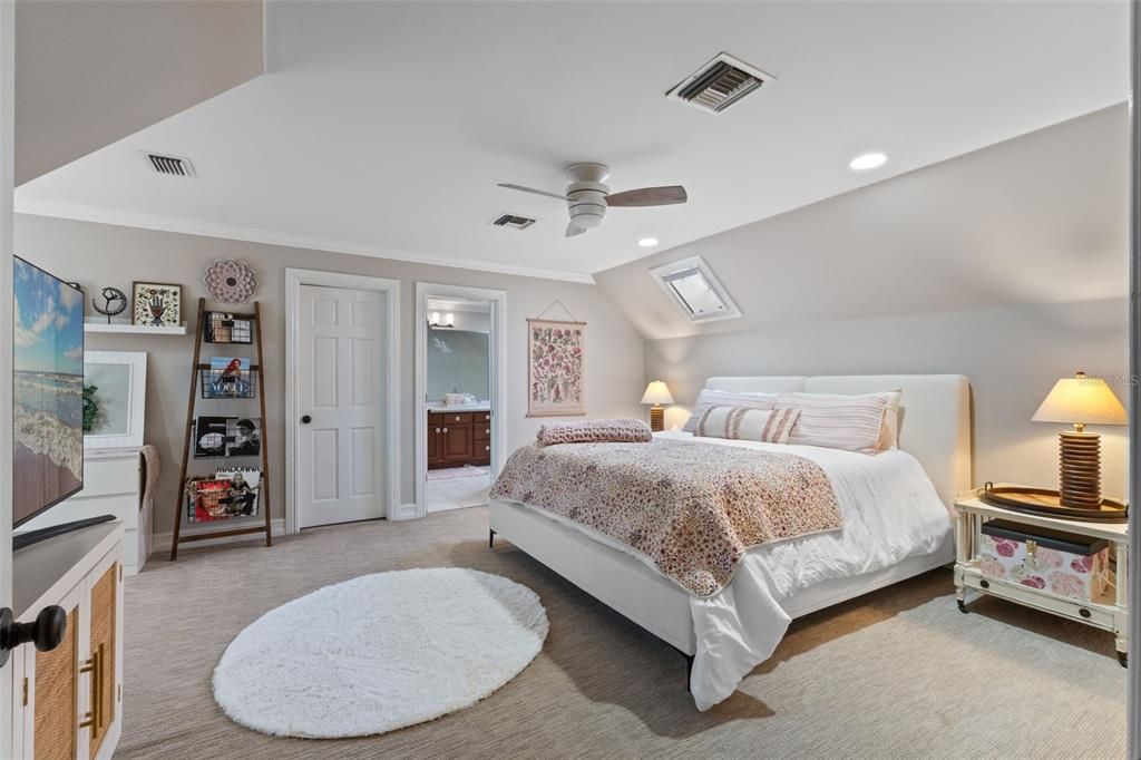 For Sale: $2,100,000 (4 beds, 4 baths, 4100 Square Feet)