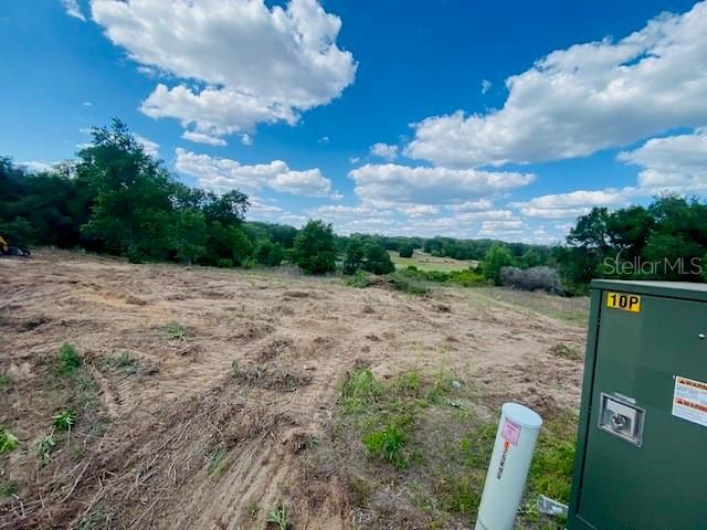 待售: $279,000 (2.01 acres)