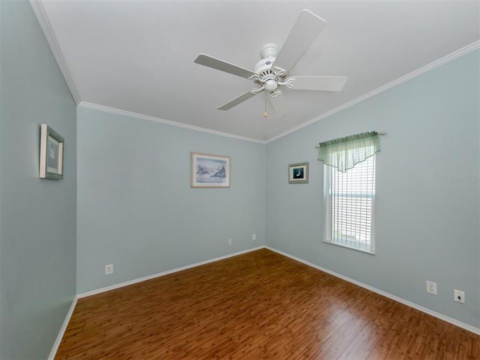 Под контрактом: $189,900 (3 спален, 2 ванн, 1430 Квадратных фут)