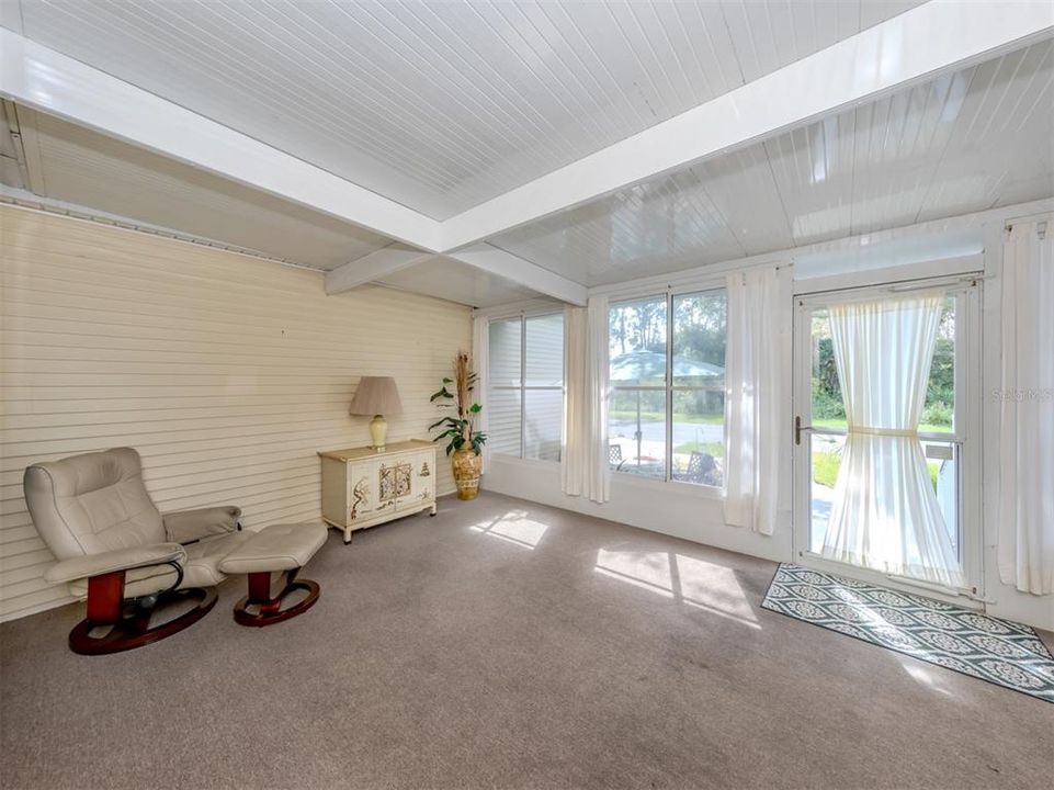 Под контрактом: $189,900 (3 спален, 2 ванн, 1430 Квадратных фут)