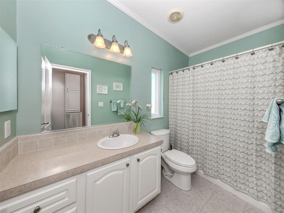 Под контрактом: $189,900 (3 спален, 2 ванн, 1430 Квадратных фут)