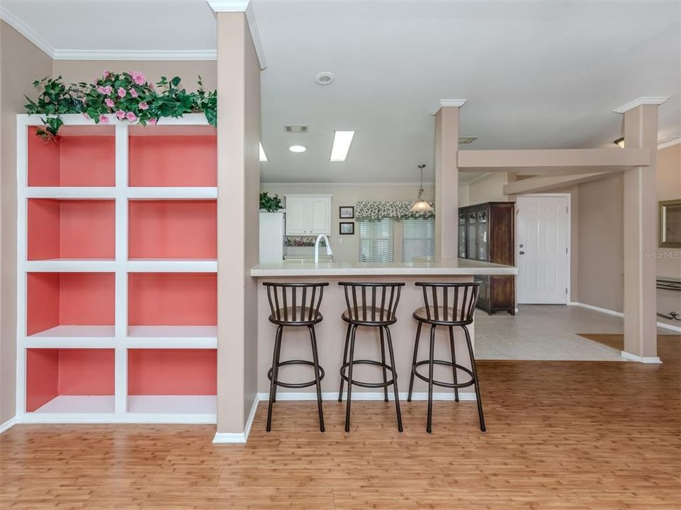 Под контрактом: $189,900 (3 спален, 2 ванн, 1430 Квадратных фут)