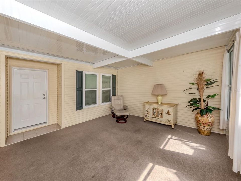 Под контрактом: $189,900 (3 спален, 2 ванн, 1430 Квадратных фут)