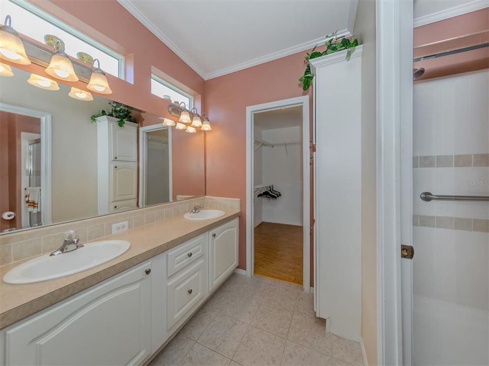 Под контрактом: $189,900 (3 спален, 2 ванн, 1430 Квадратных фут)