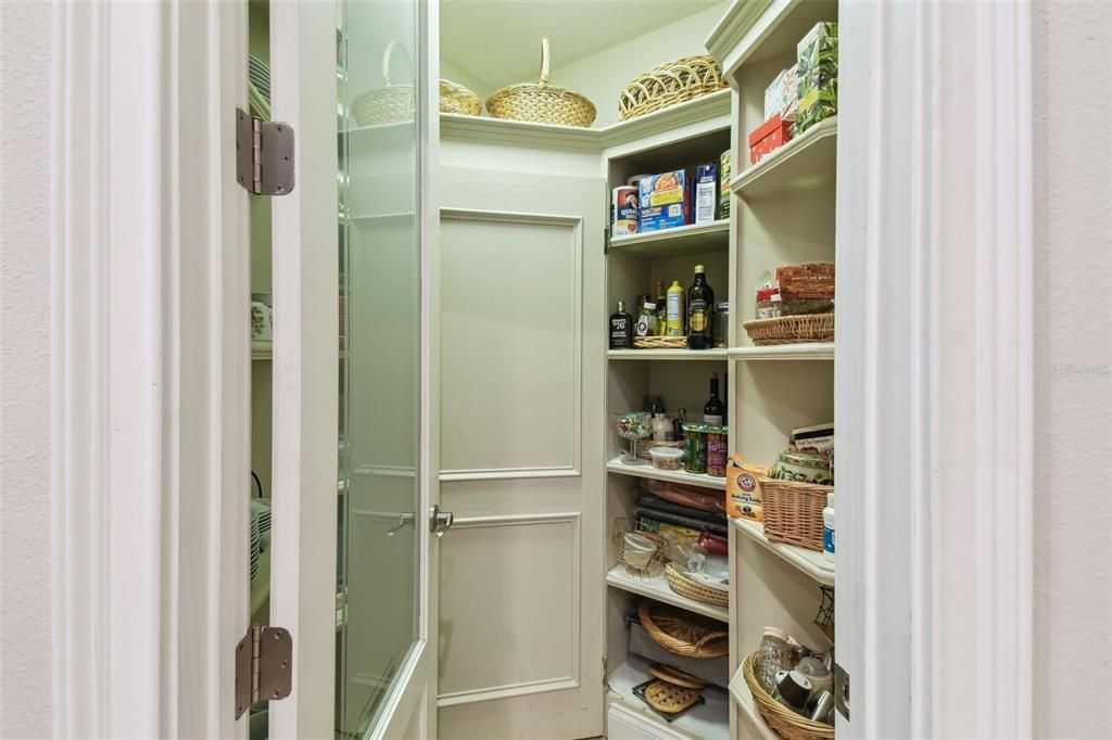 For Sale: $1,419,000 (5 beds, 4 baths, 4566 Square Feet)