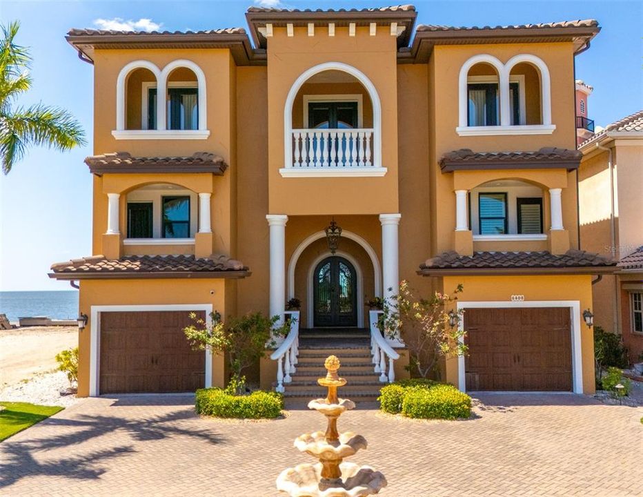 For Sale: $2,599,000 (4 beds, 5 baths, 5856 Square Feet)