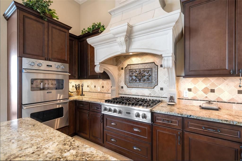 For Sale: $2,599,000 (4 beds, 5 baths, 5856 Square Feet)